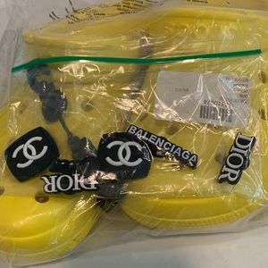 CROCS-Yellow new in packaging w/ 5 Croc jewelry included free